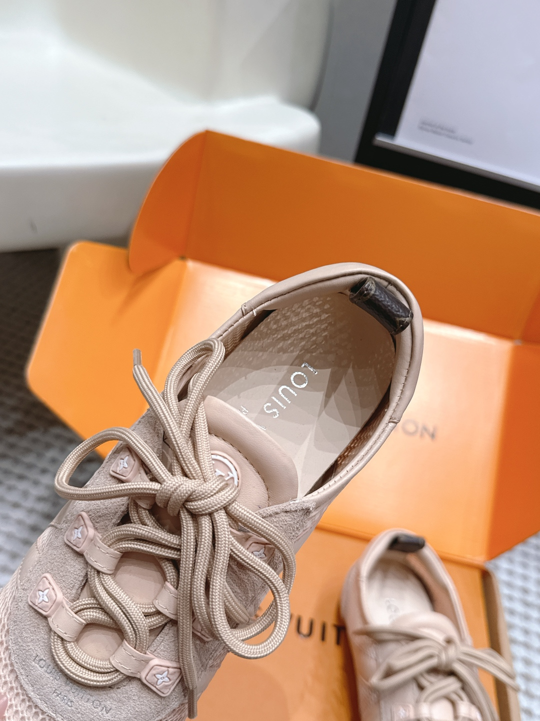LV