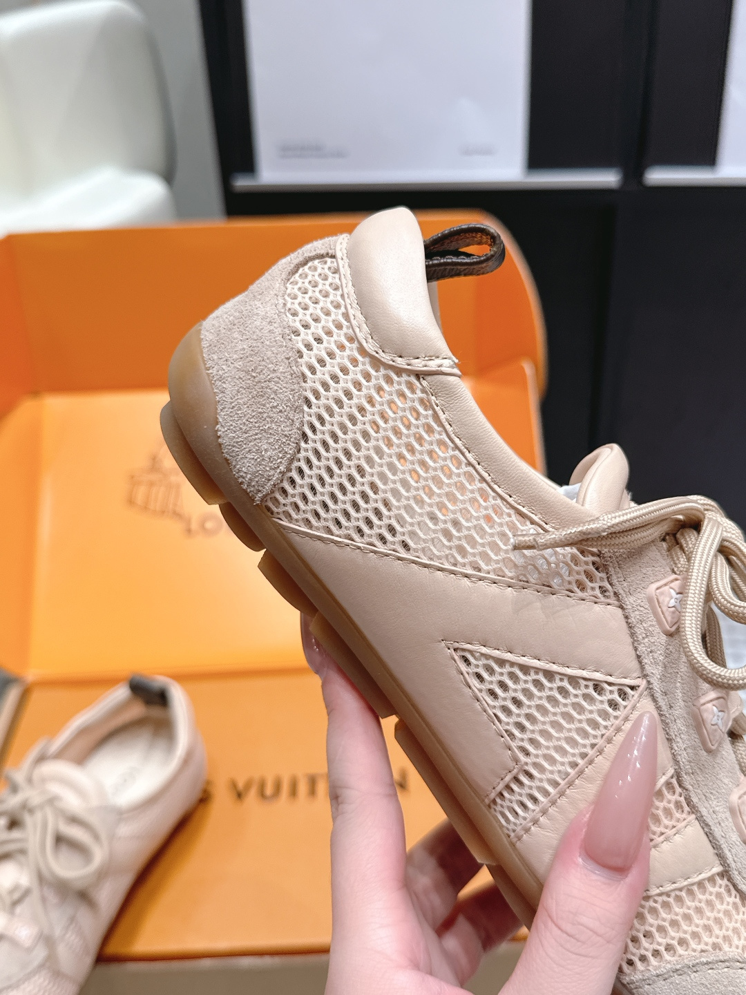 LV