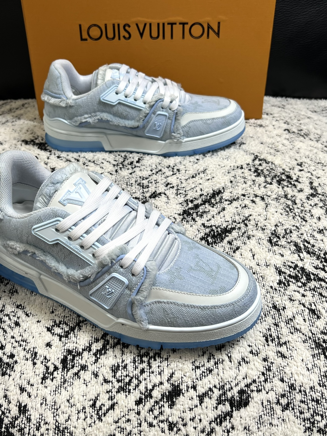 LV