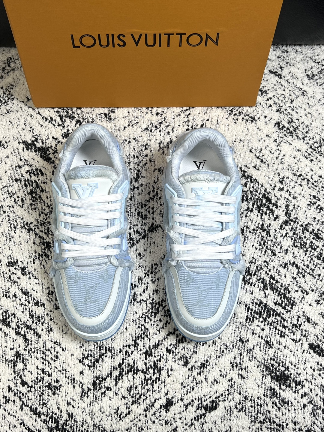LV
