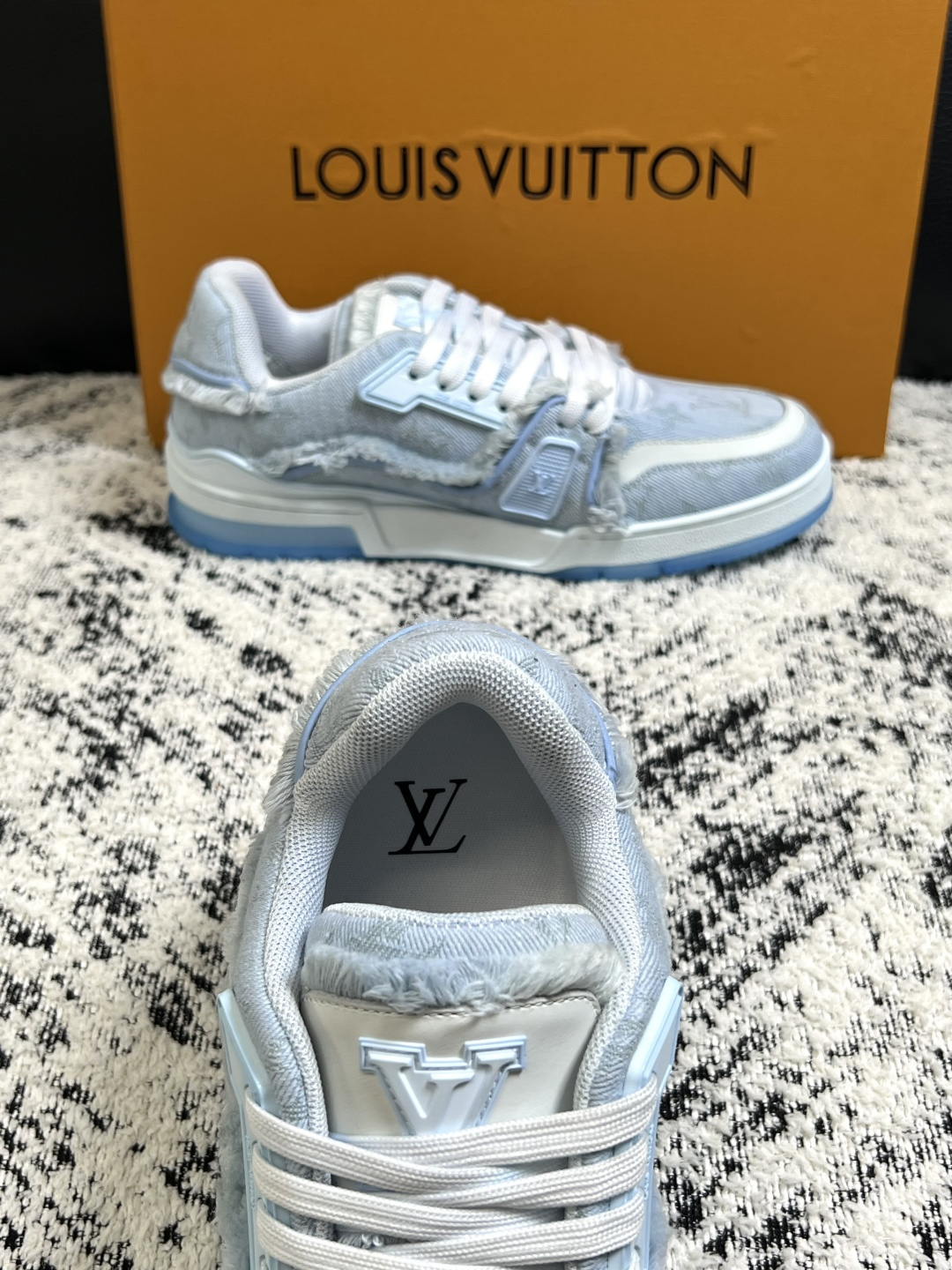LV
