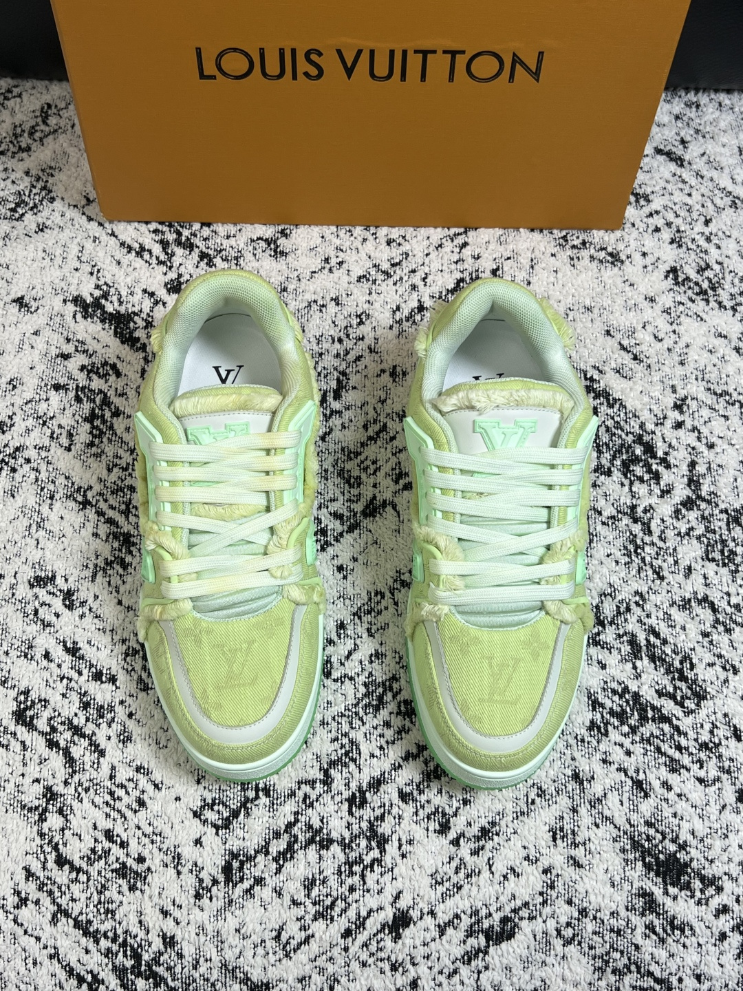 LV