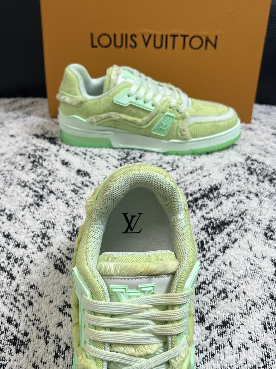 LV