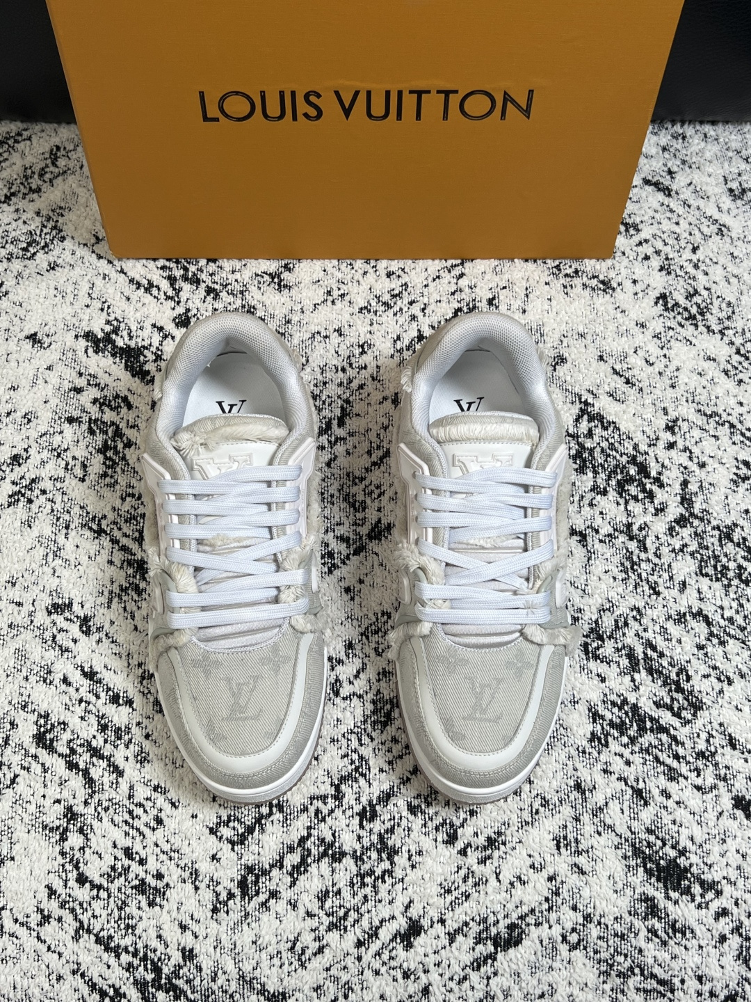 LV