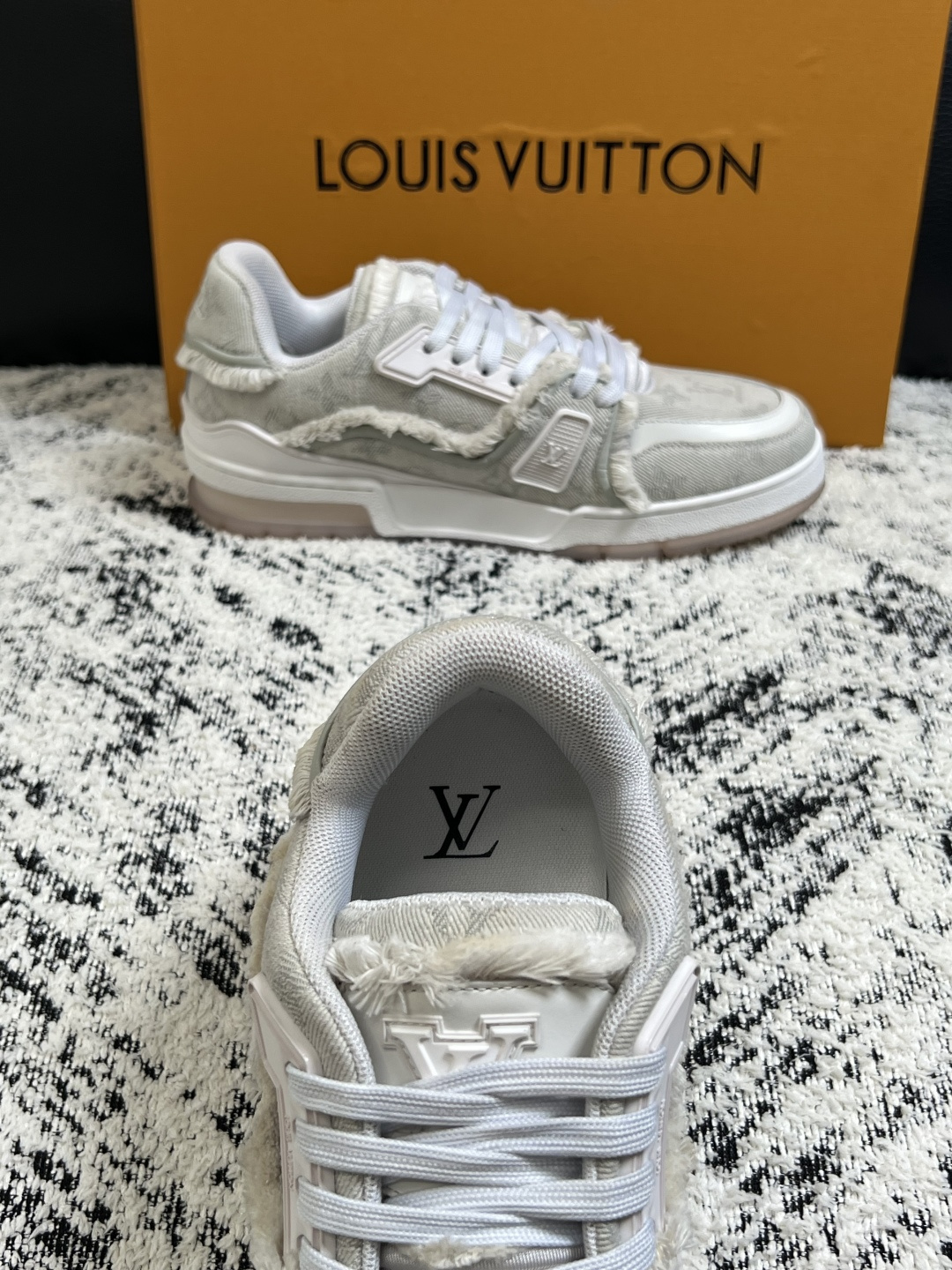 LV