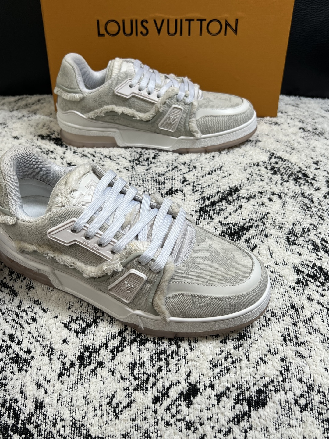 LV