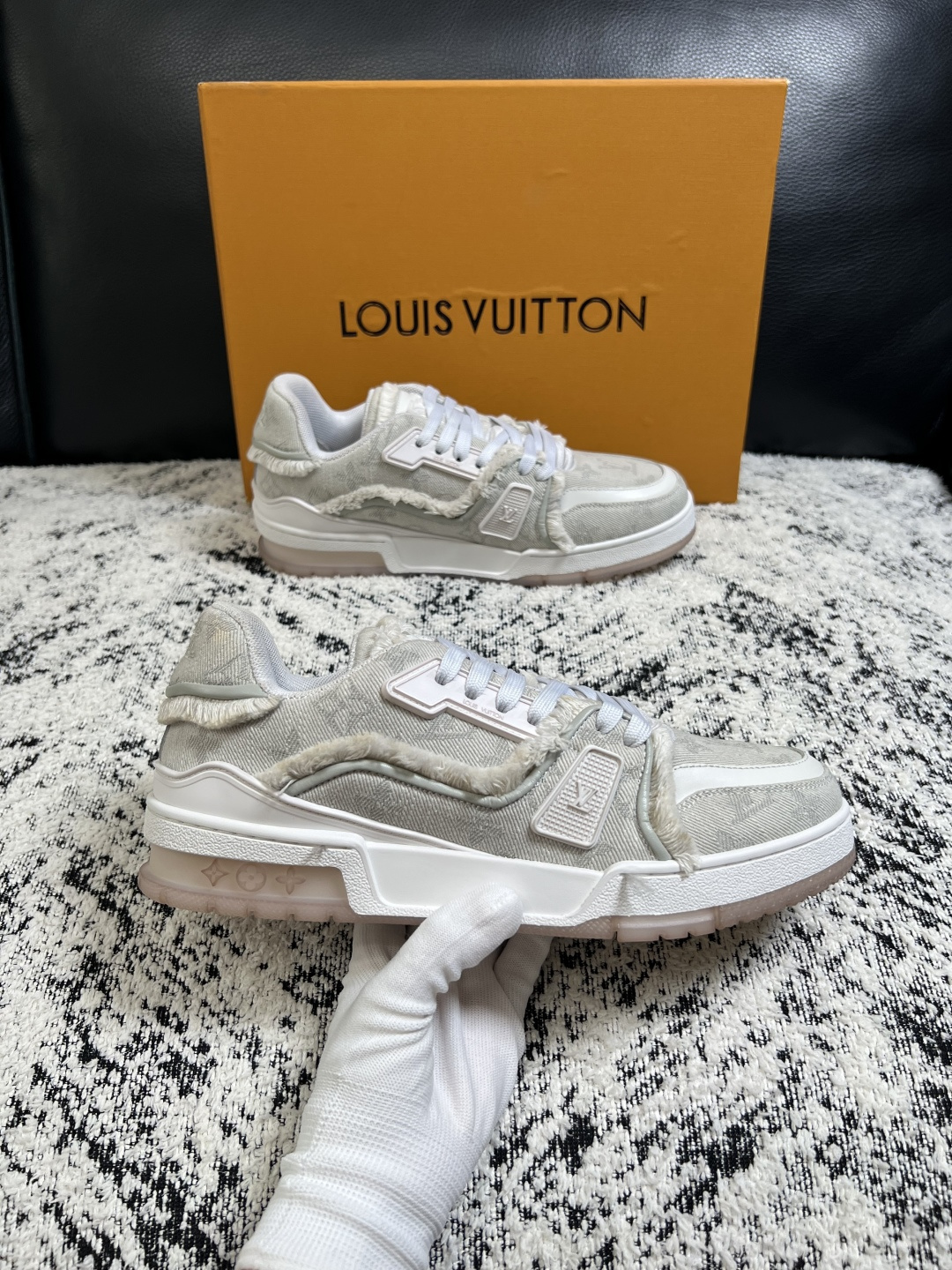 LV