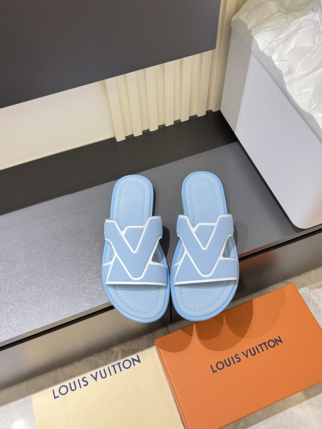 LV
