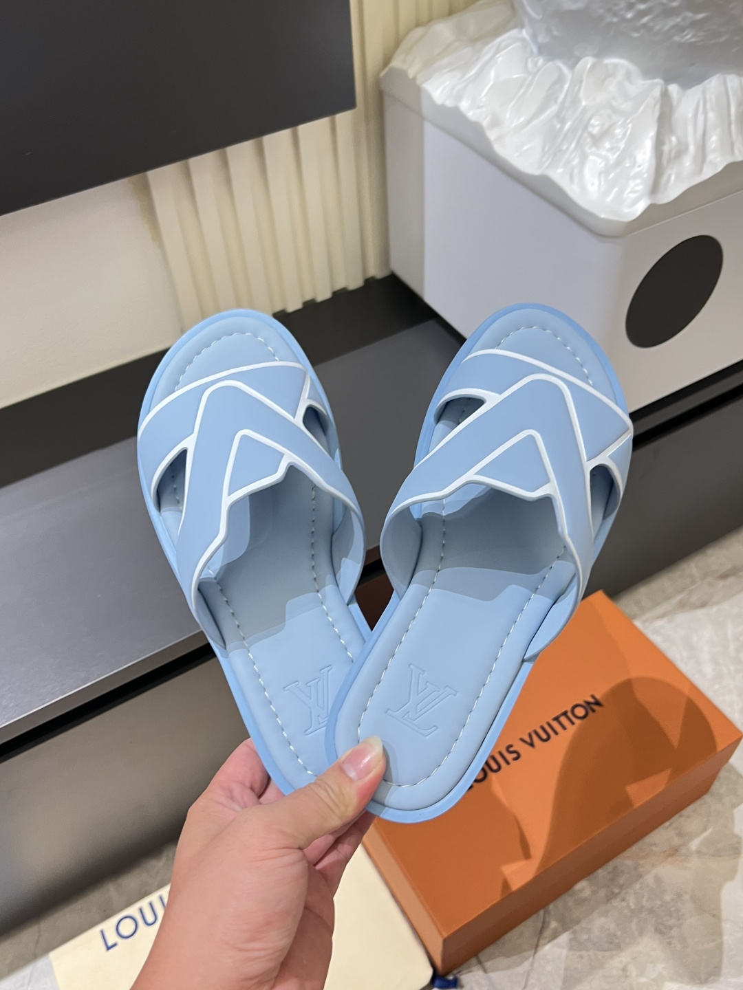 LV