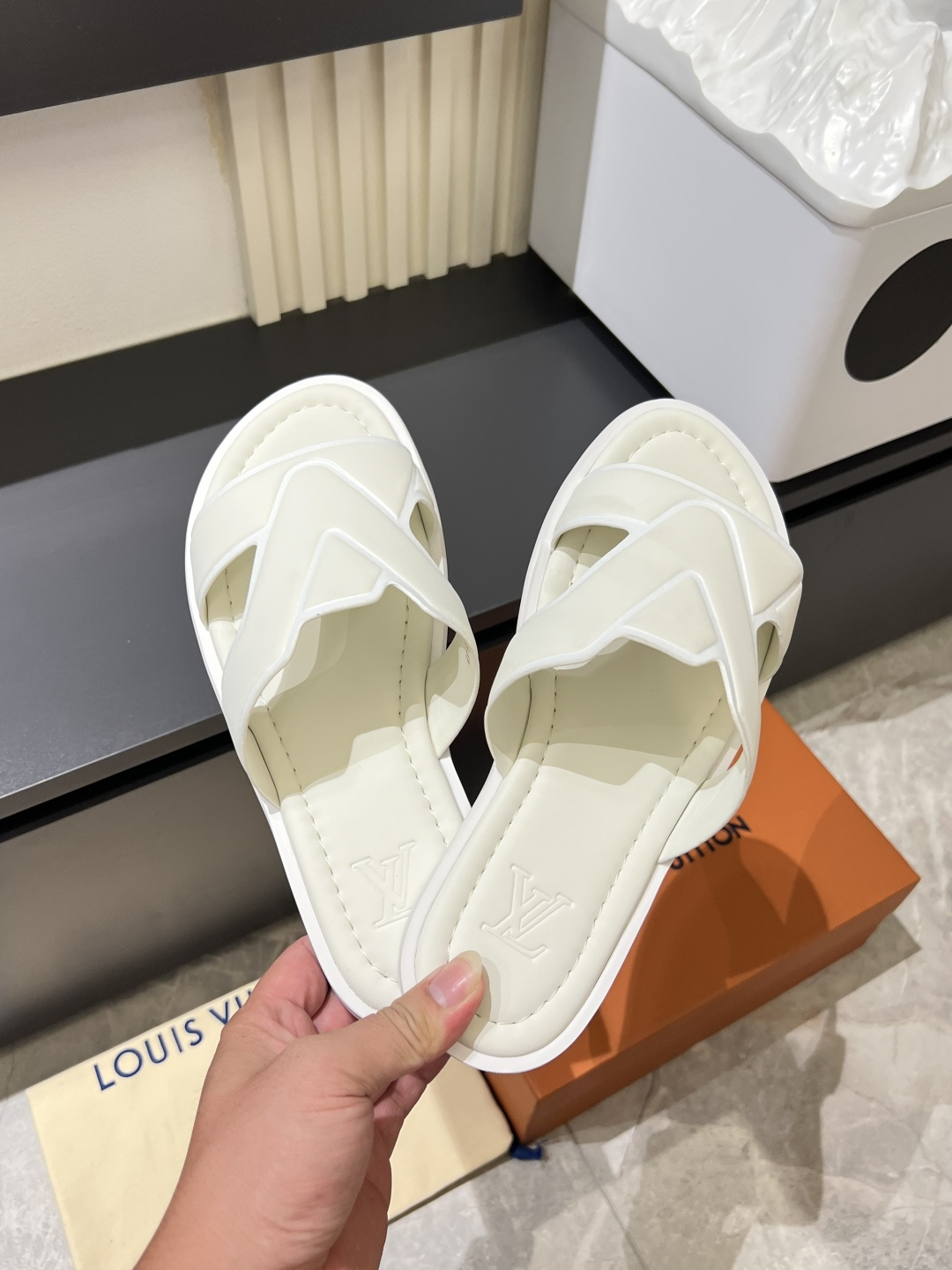 LV