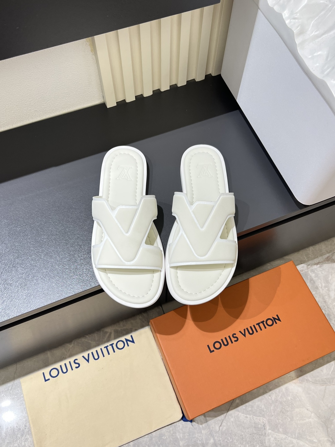 LV
