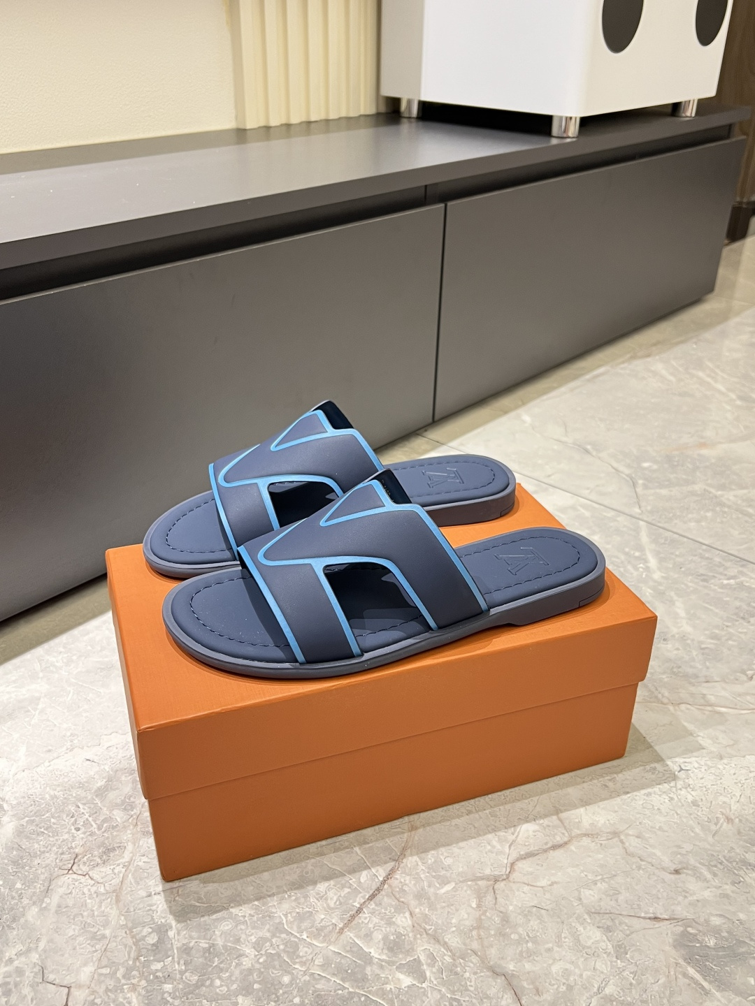 LV