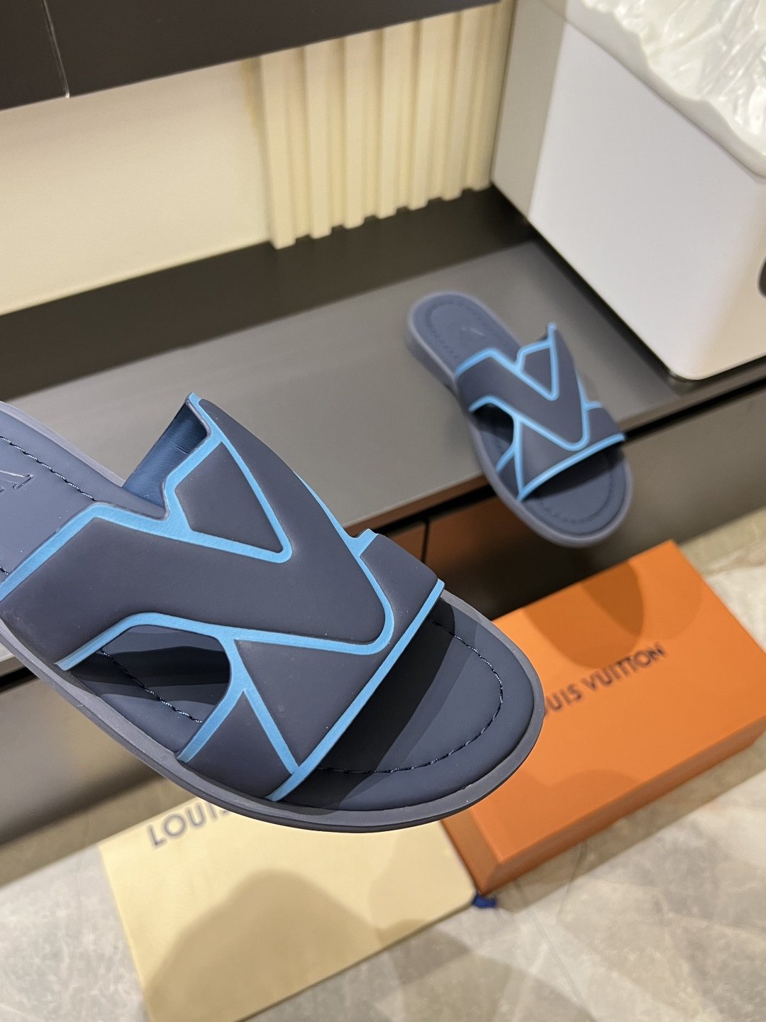 LV