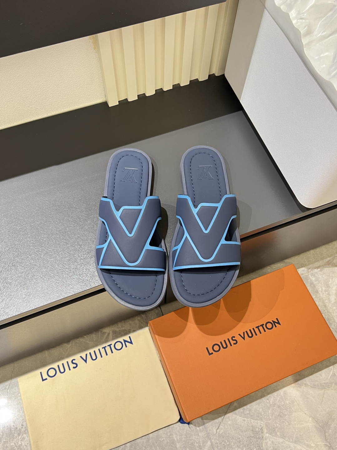 LV
