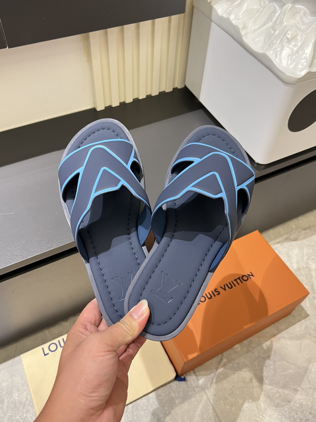 LV
