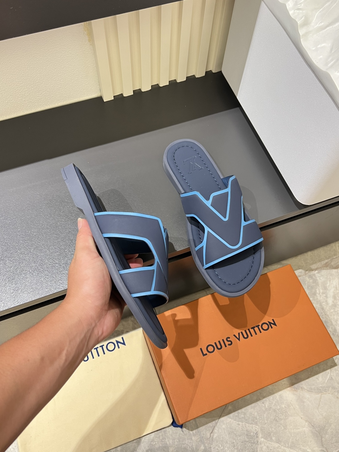 LV