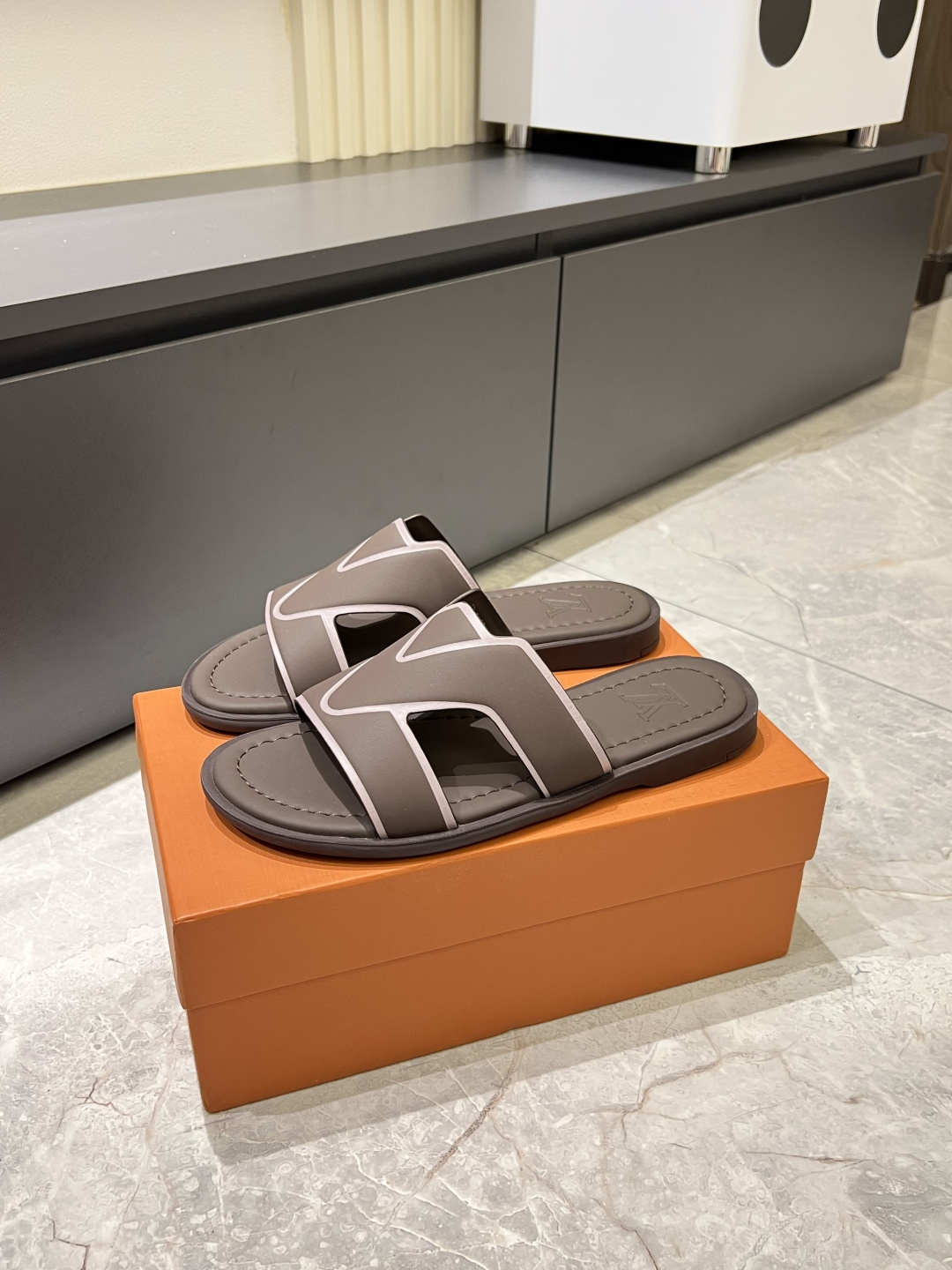 LV