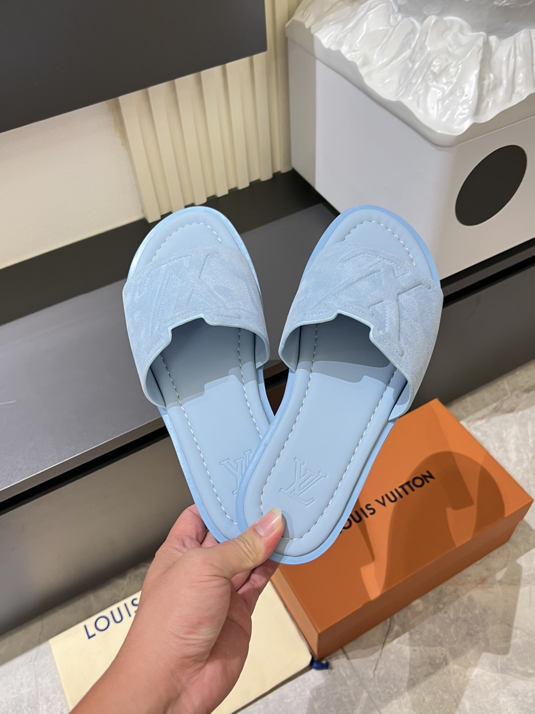 LV