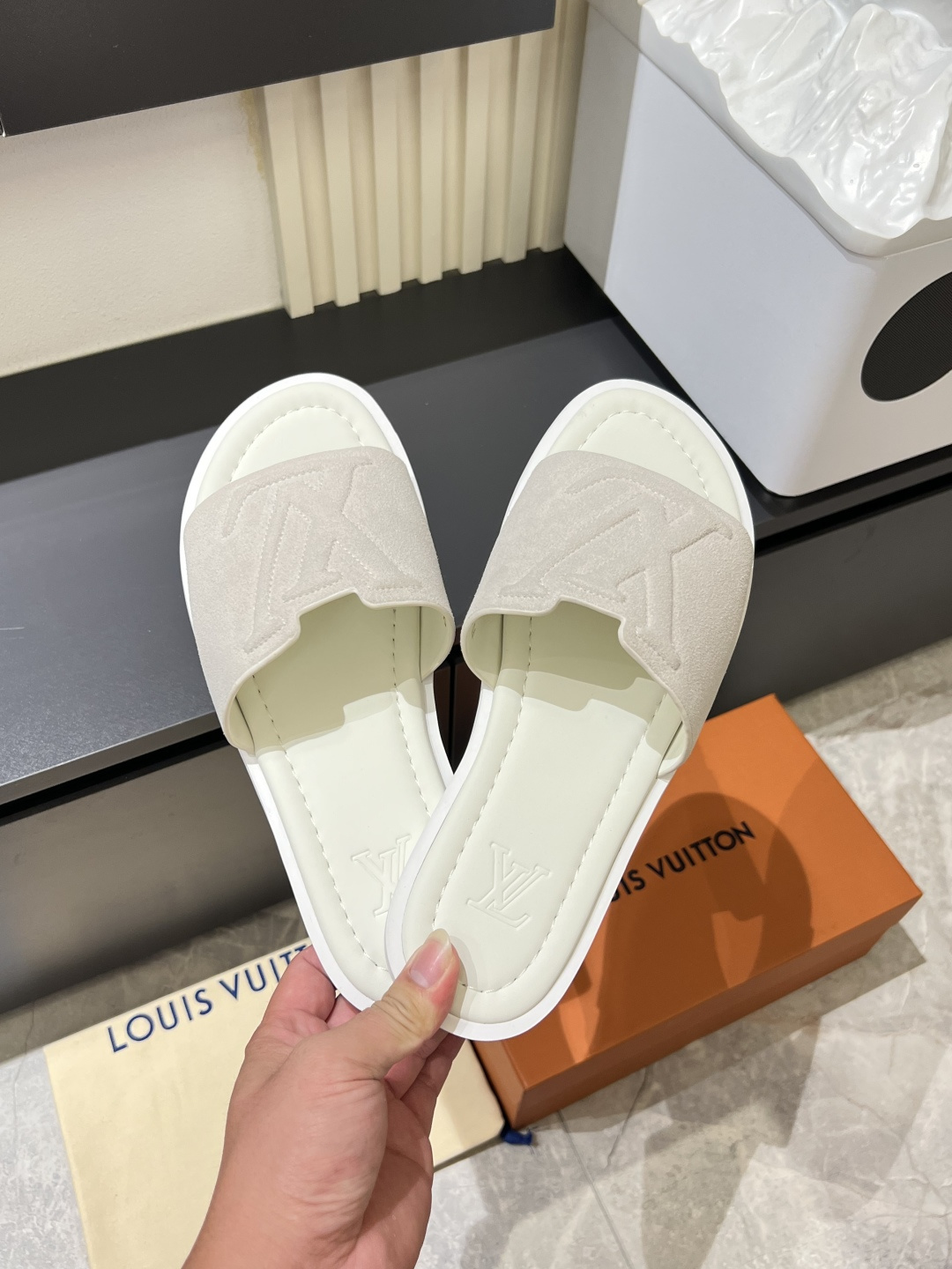 LV
