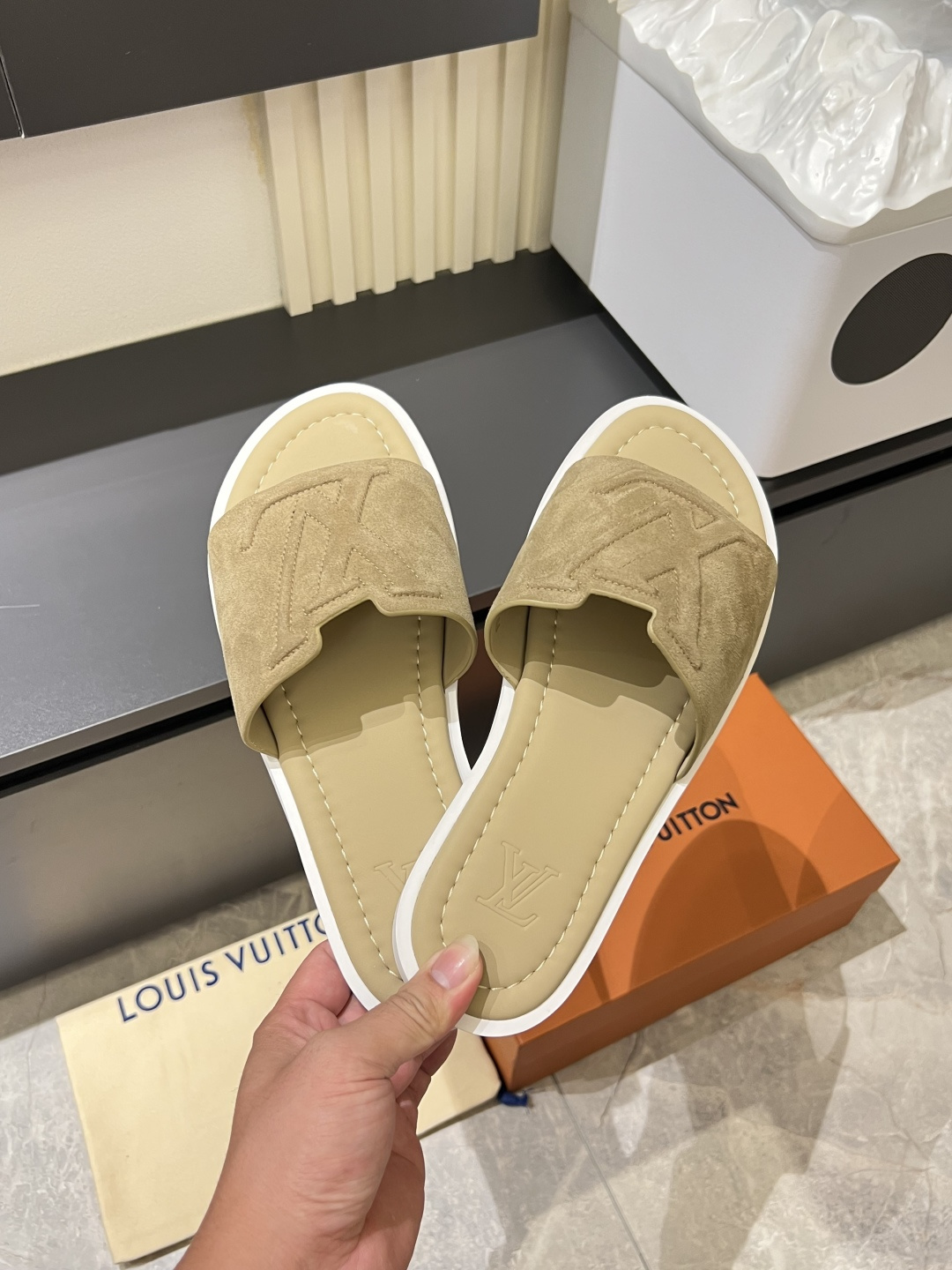 LV