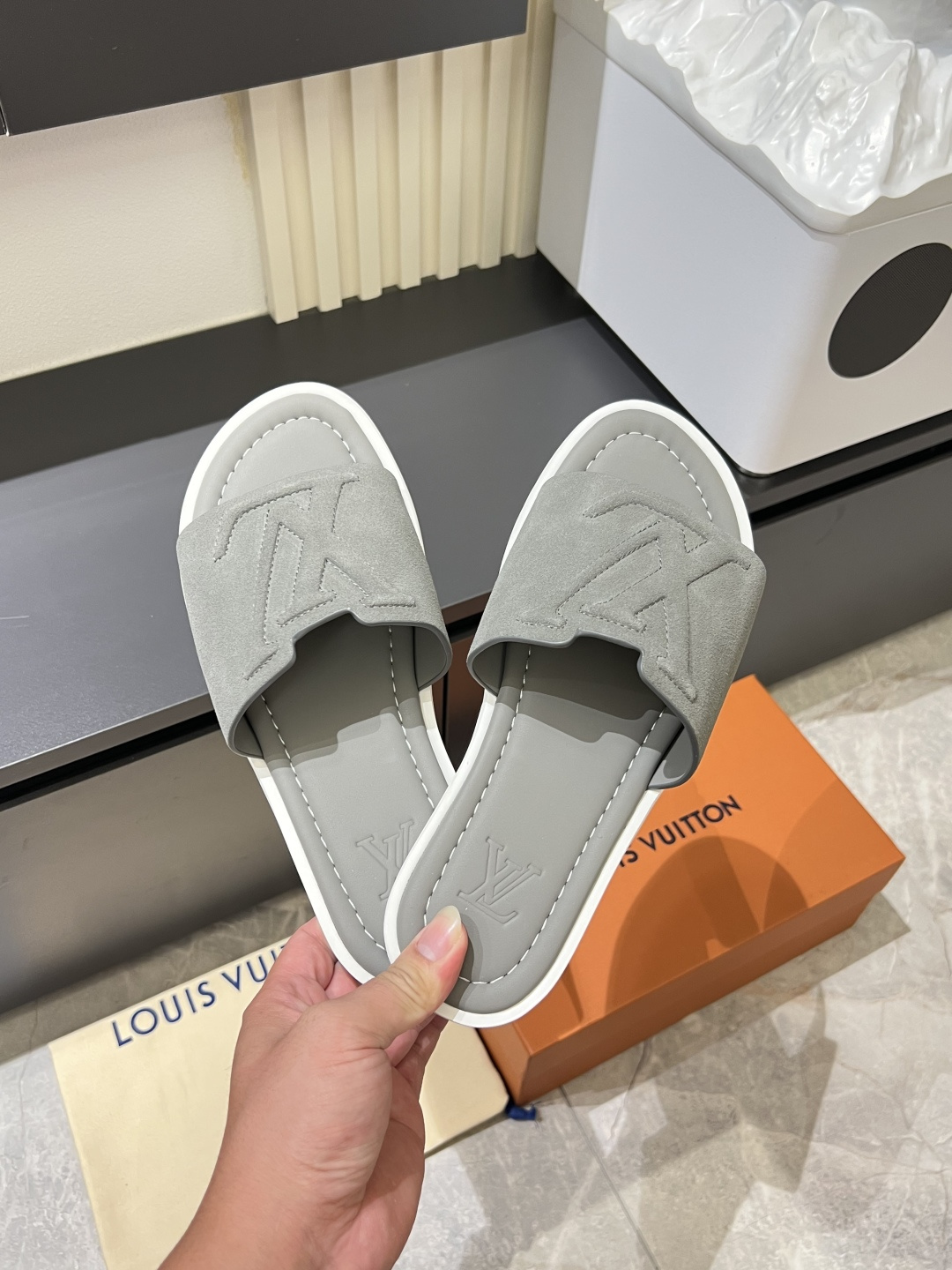 LV