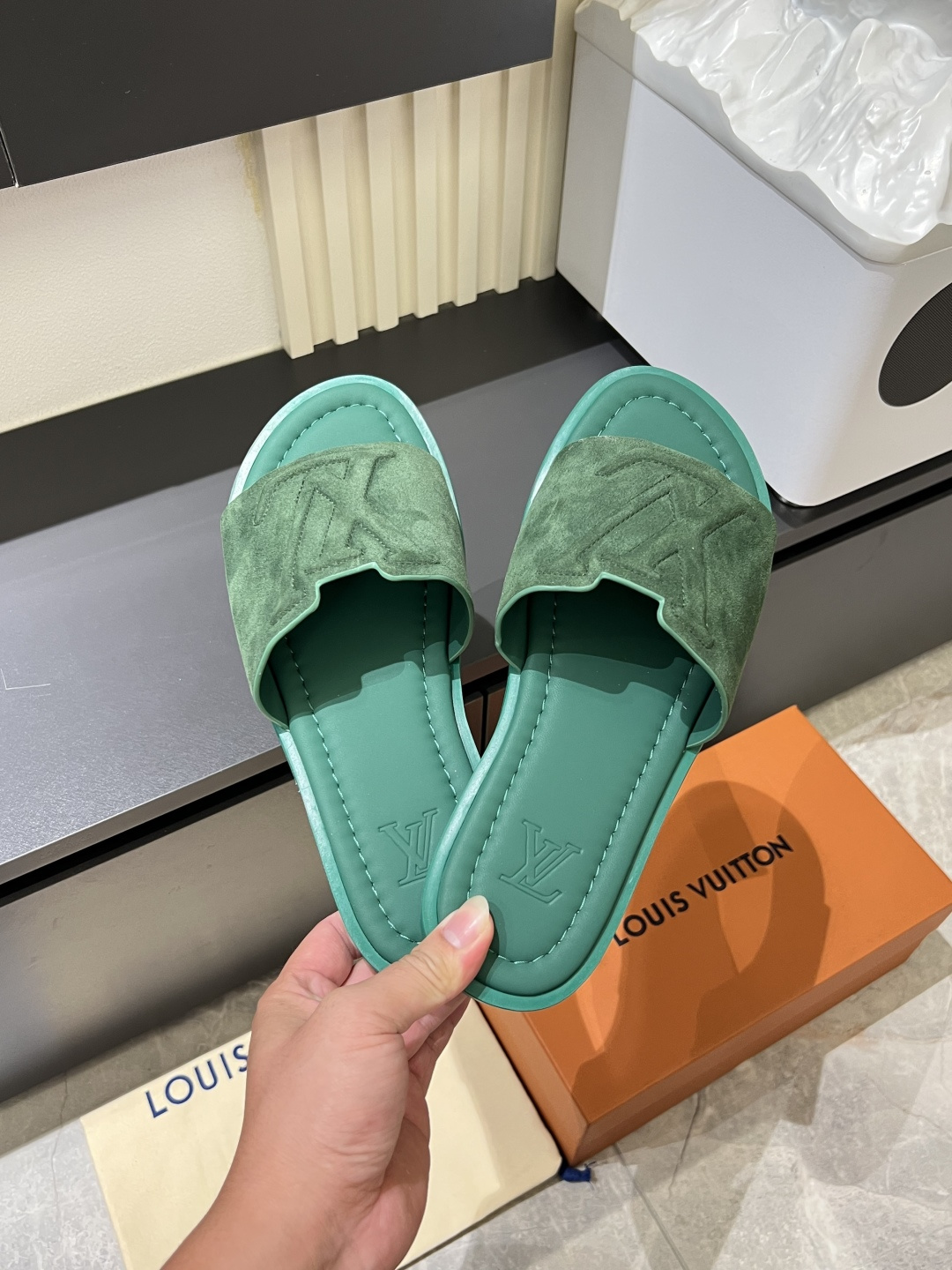LV