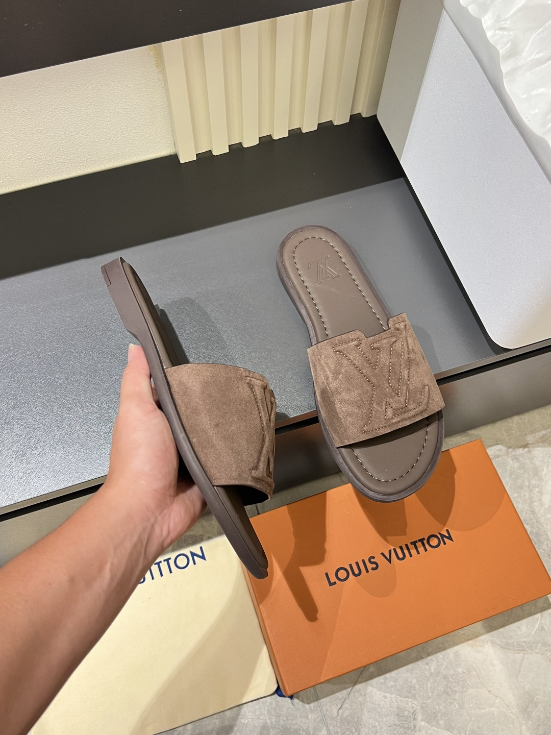 LV
