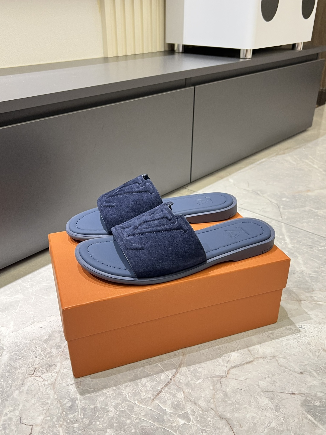 LV