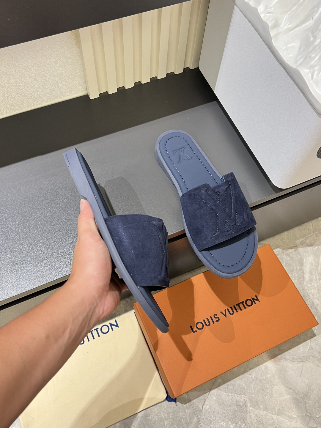 LV
