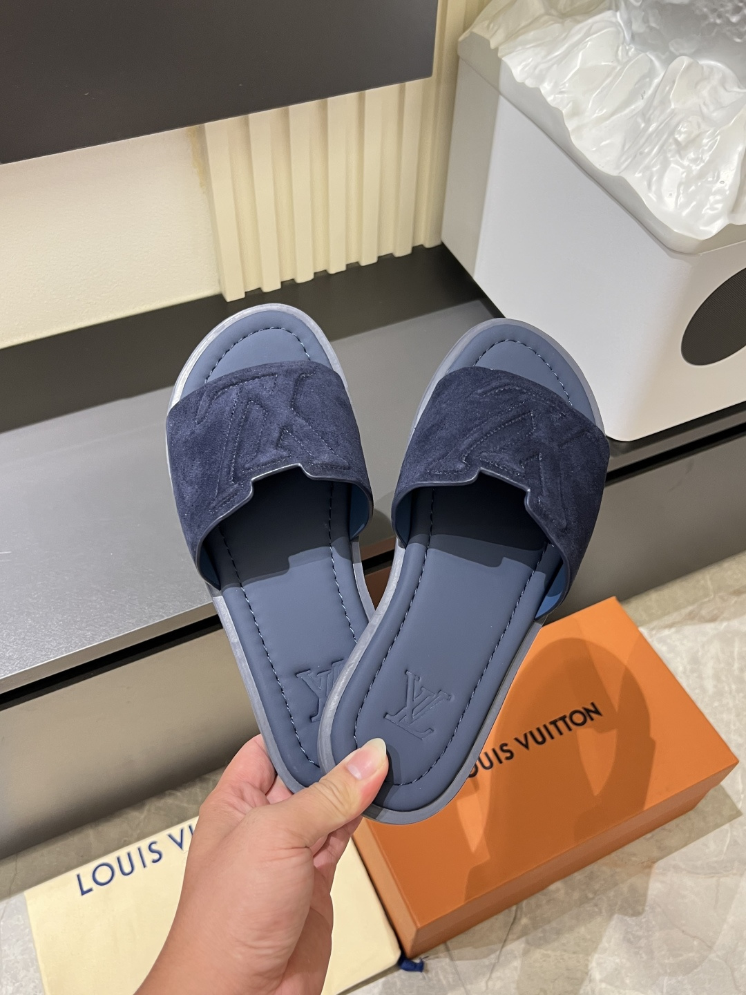 LV
