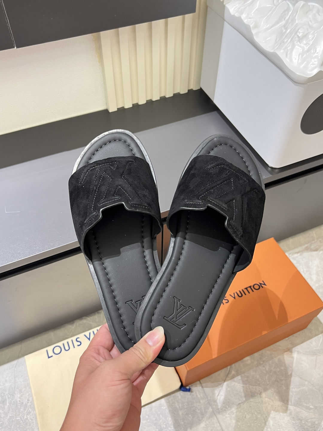 LV