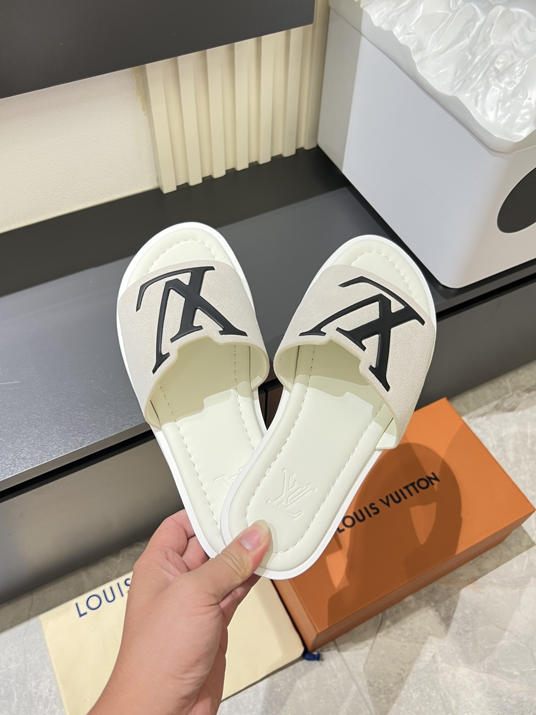 LV
