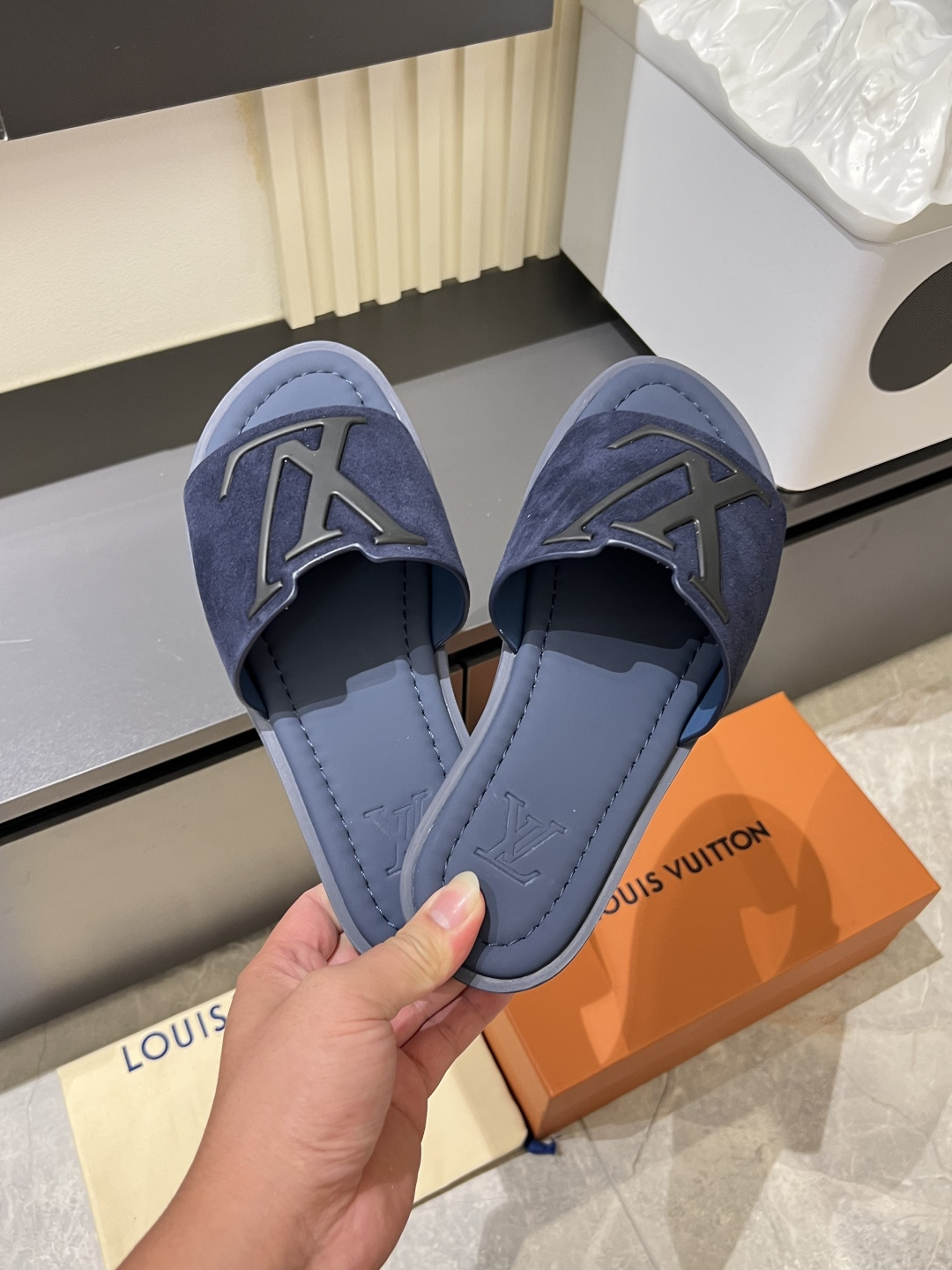 LV