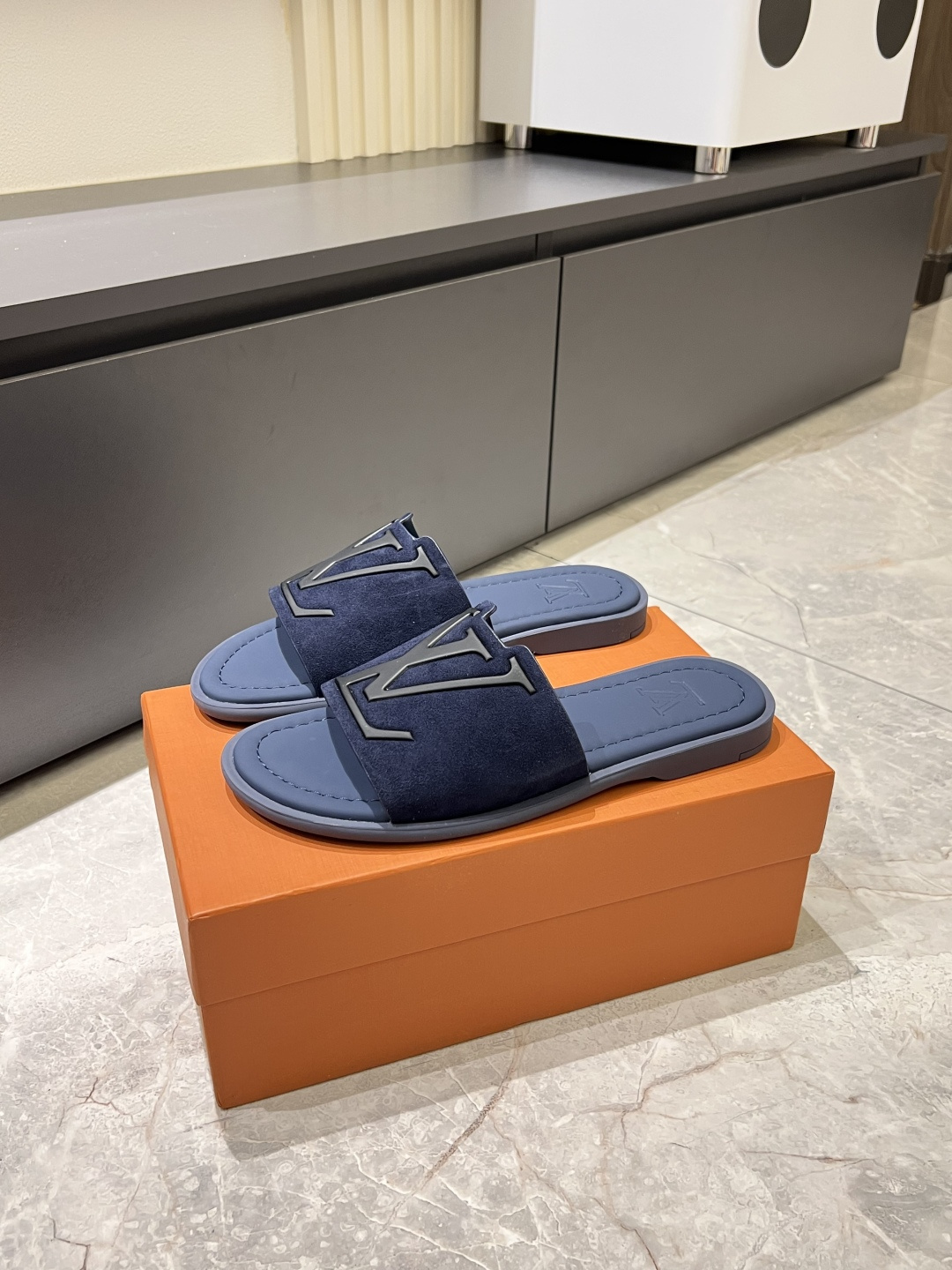 LV