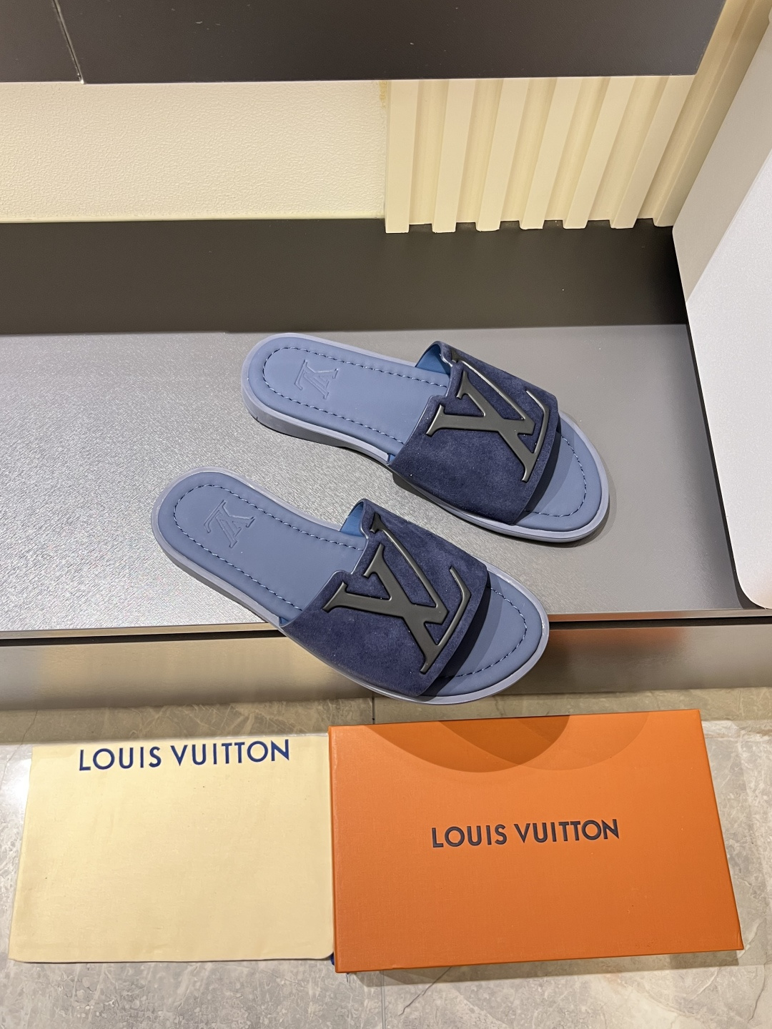 LV