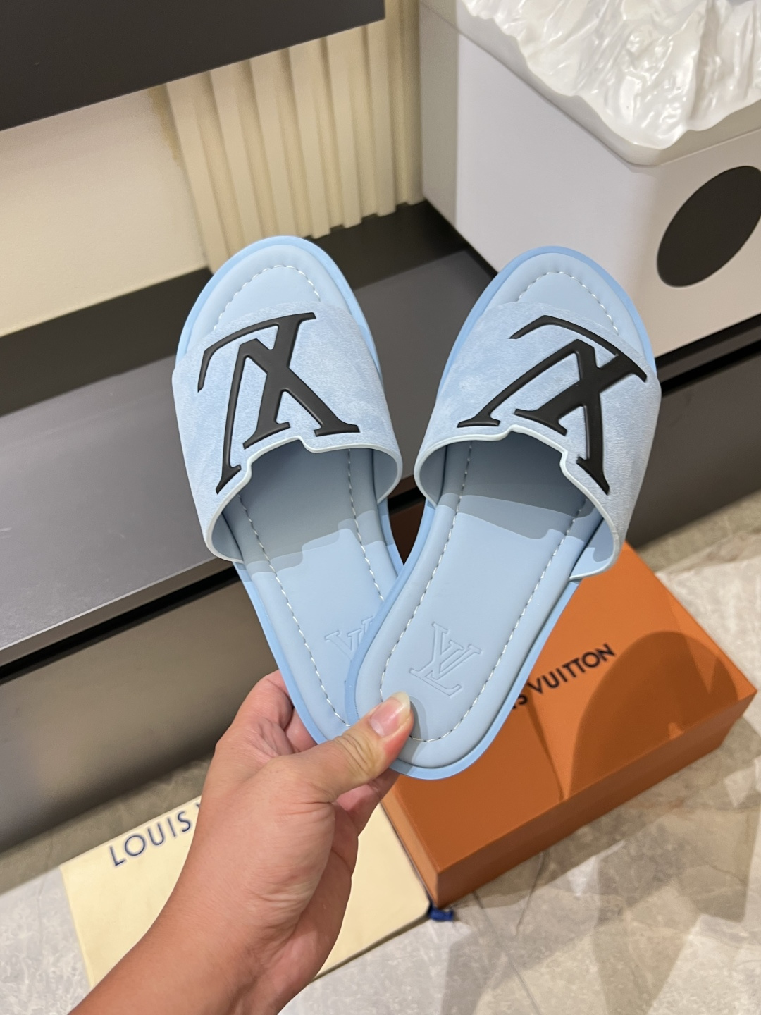 LV
