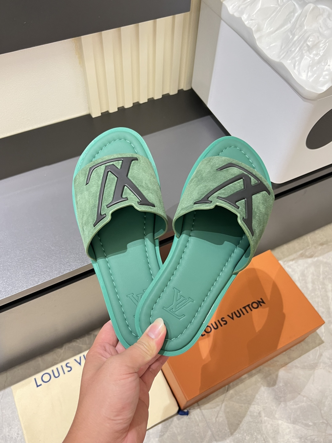 LV