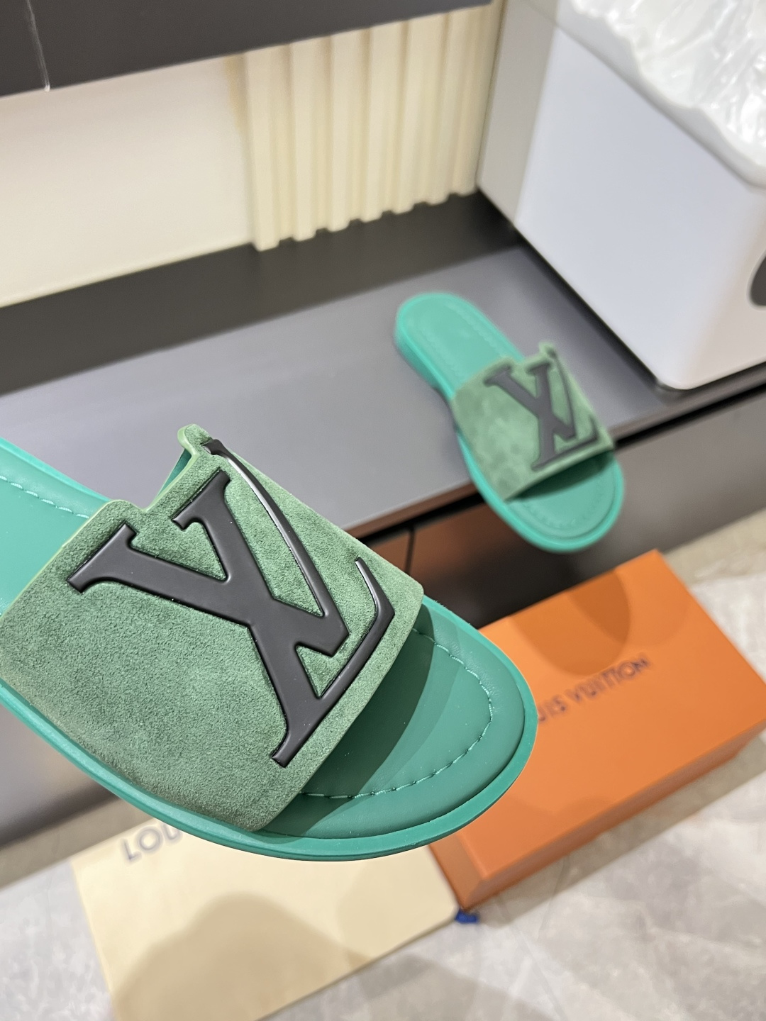 LV