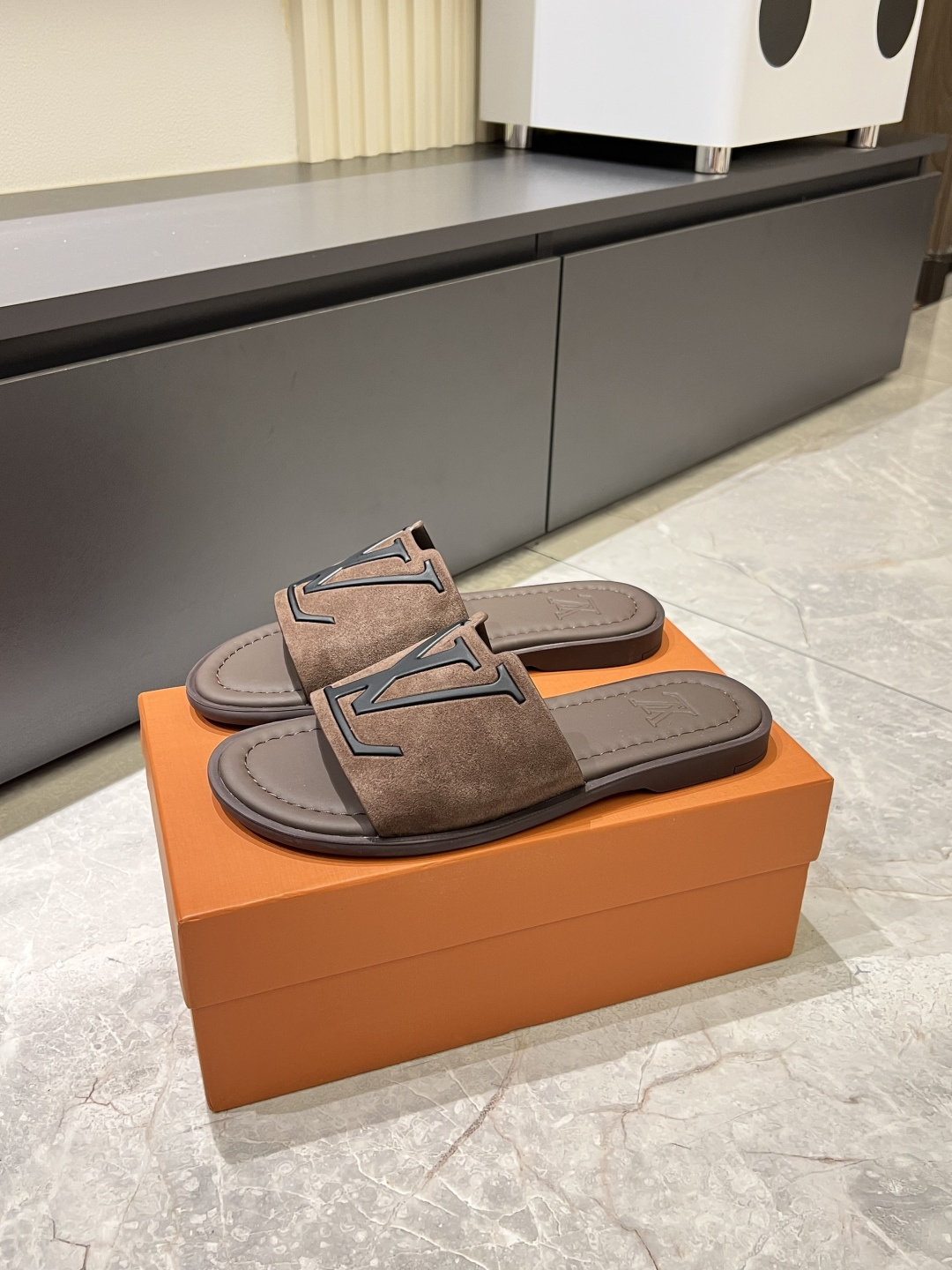 LV