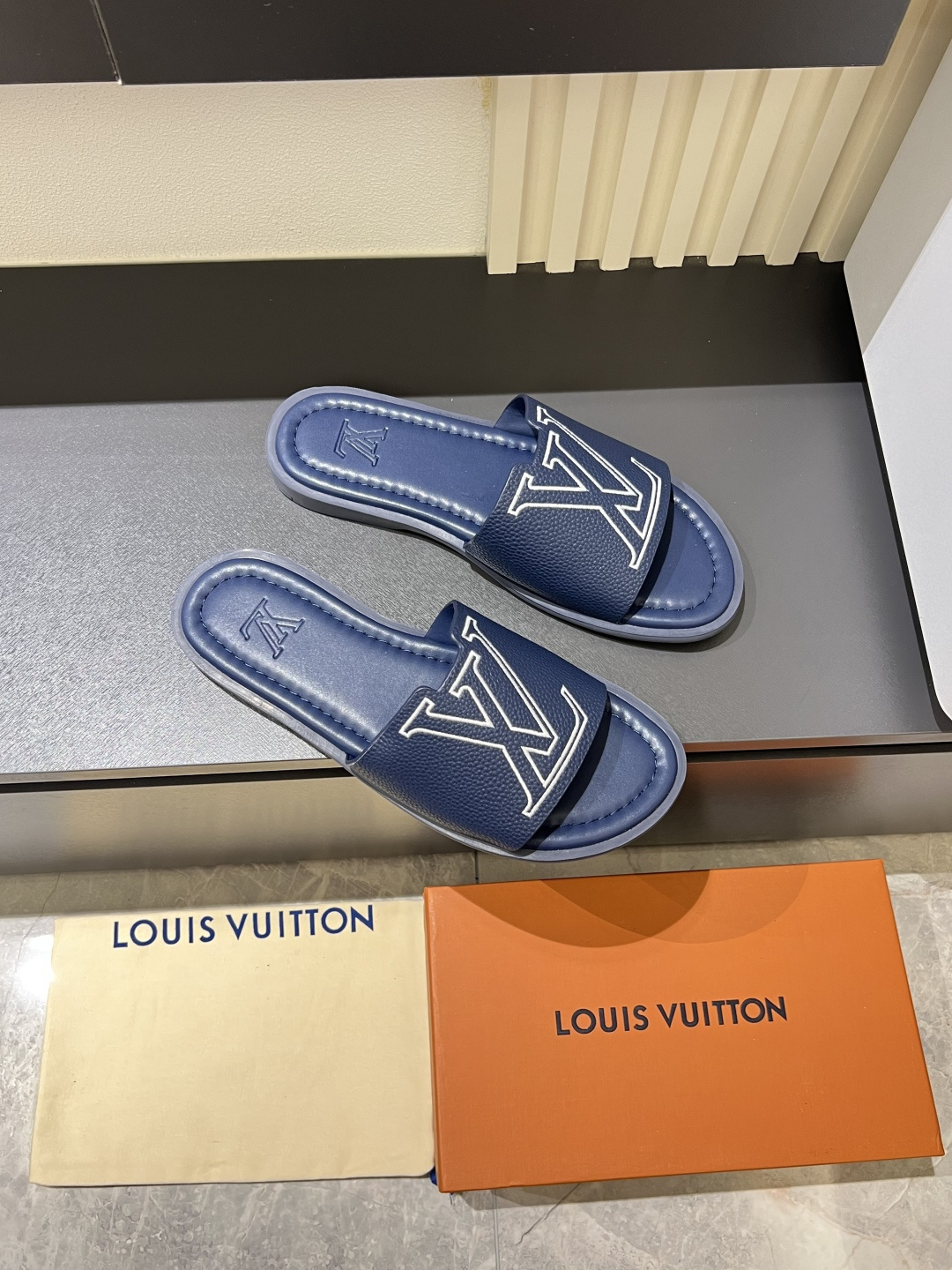 LV
