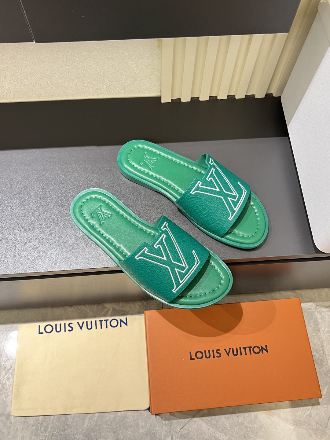 LV