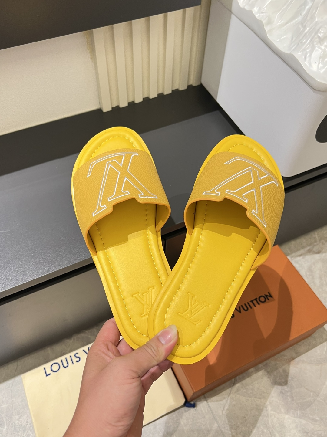 LV