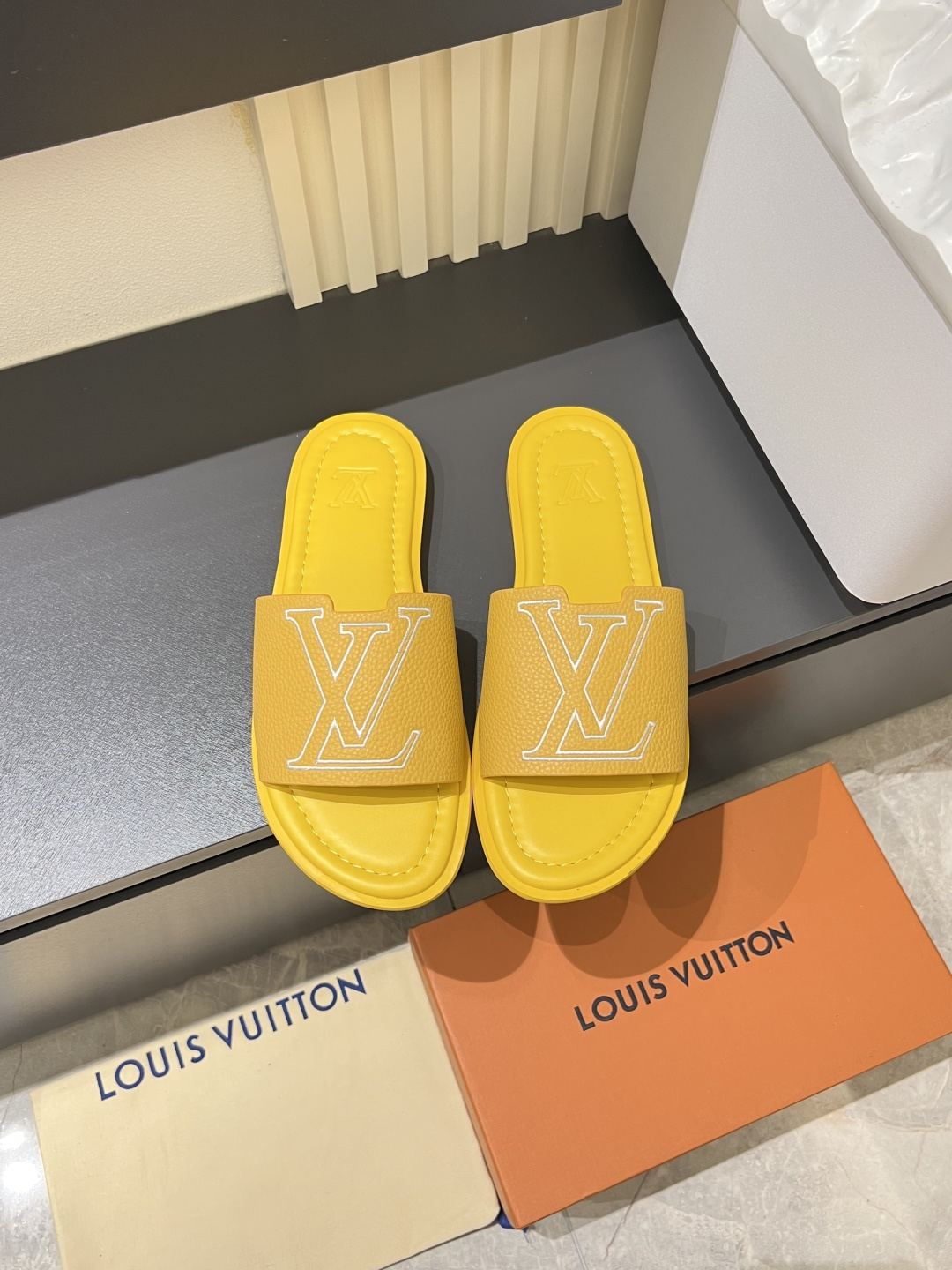 LV