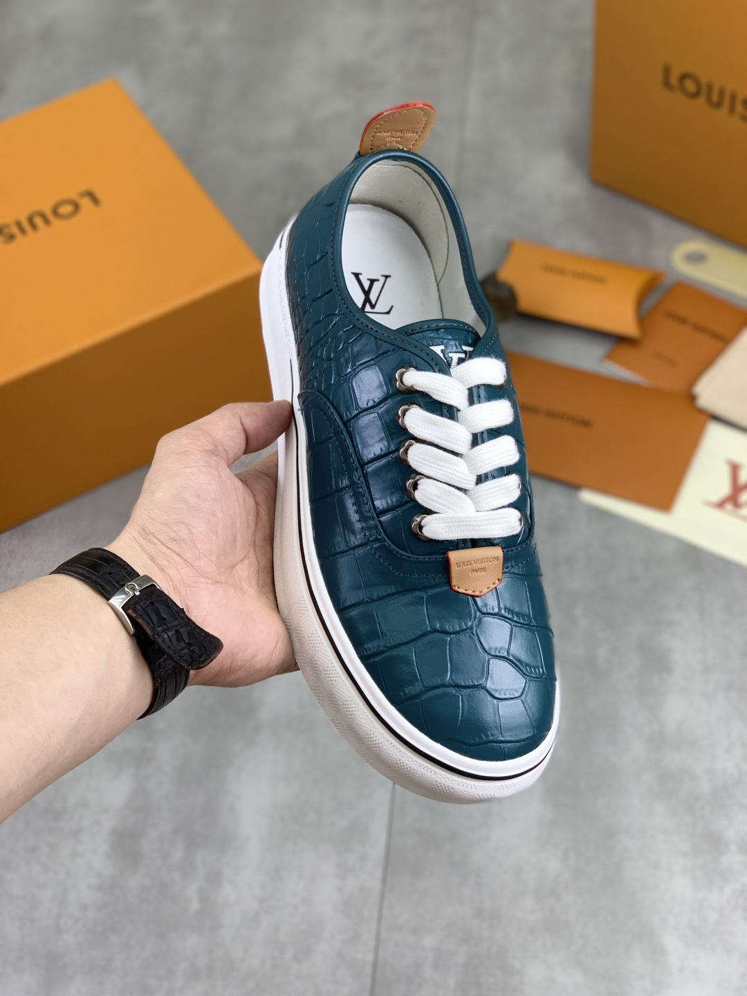LV