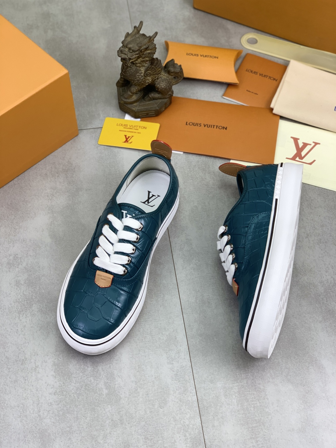 LV
