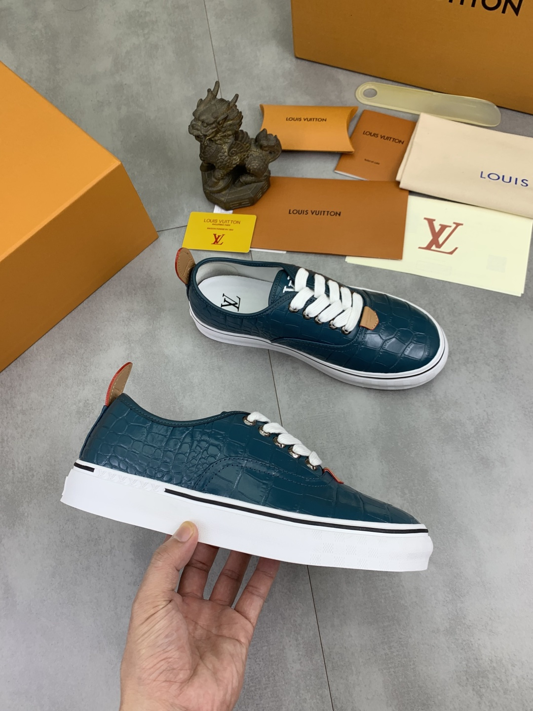 LV