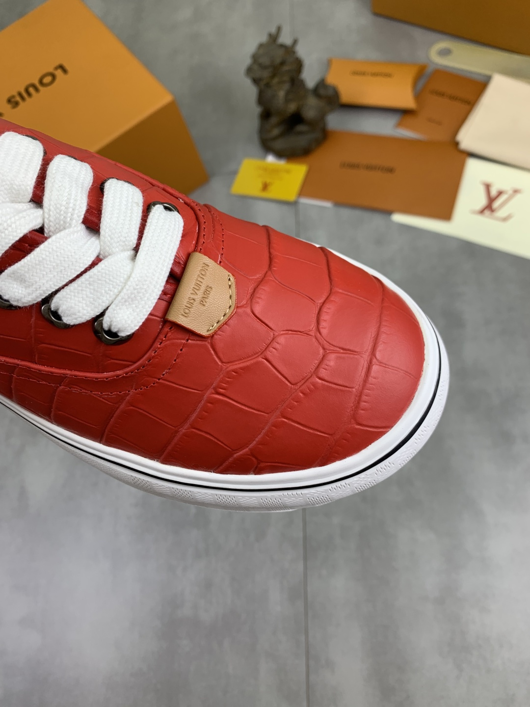 LV