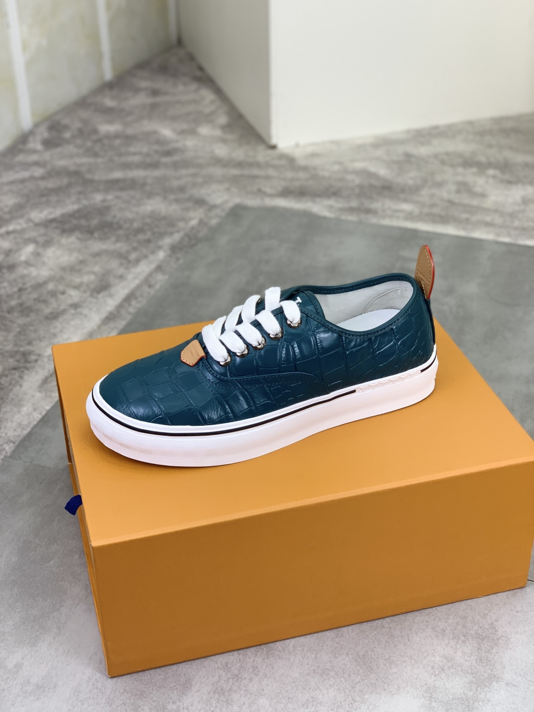 LV