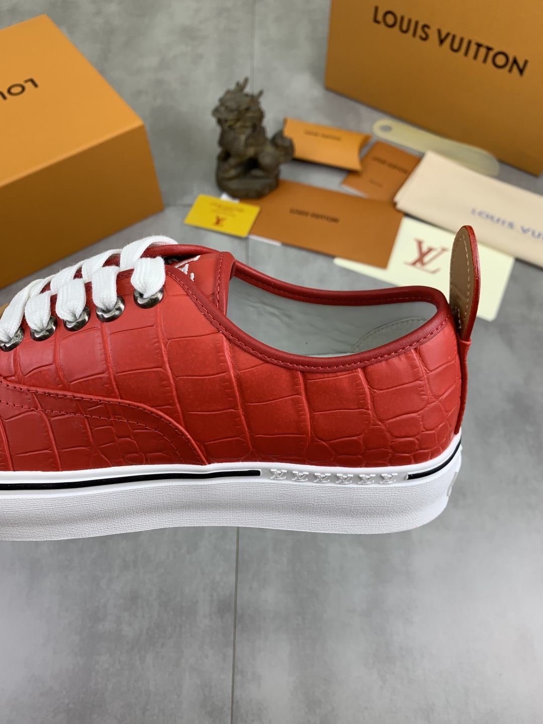 LV