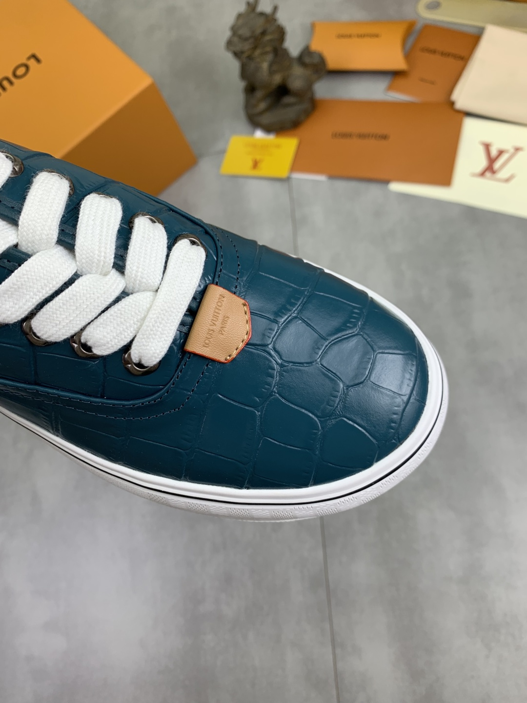 LV